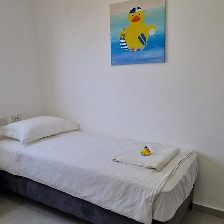 Ducks On The Beach Акко Экстерьер фото